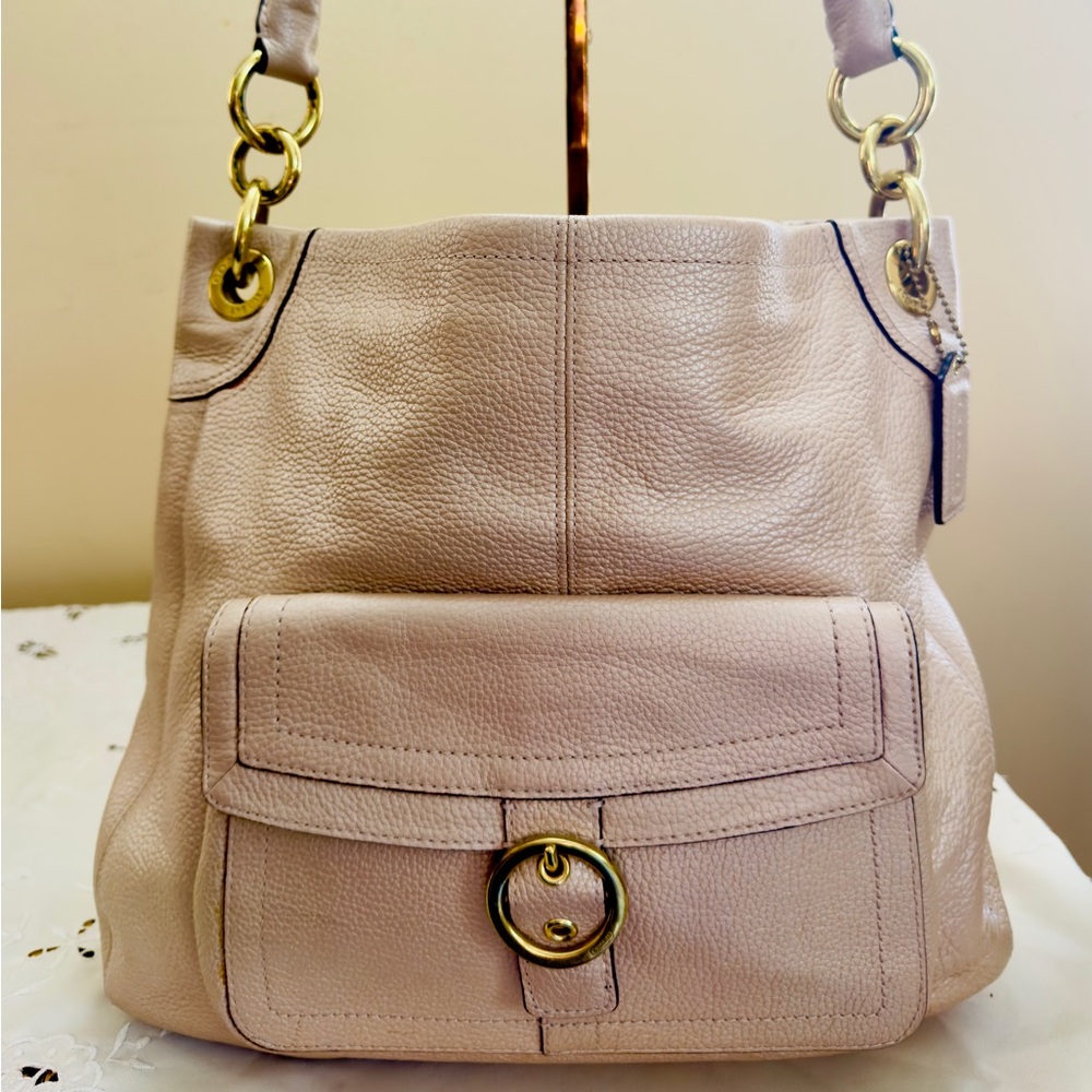 Authentic Coach Penelope Tote L1126-F18889 Pearl pink in Excellent Condition.